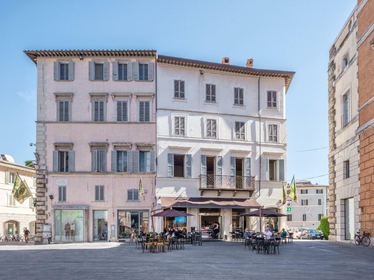 Apartamento La Residenza In Piazza Grande Foligno Exterior foto